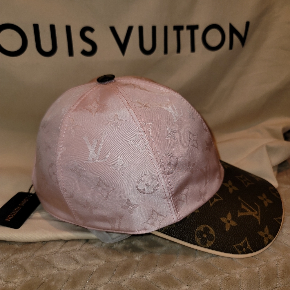 Louis Vuitton Wild at Heart Cap Pink Medium Size - Picture 11 of 16